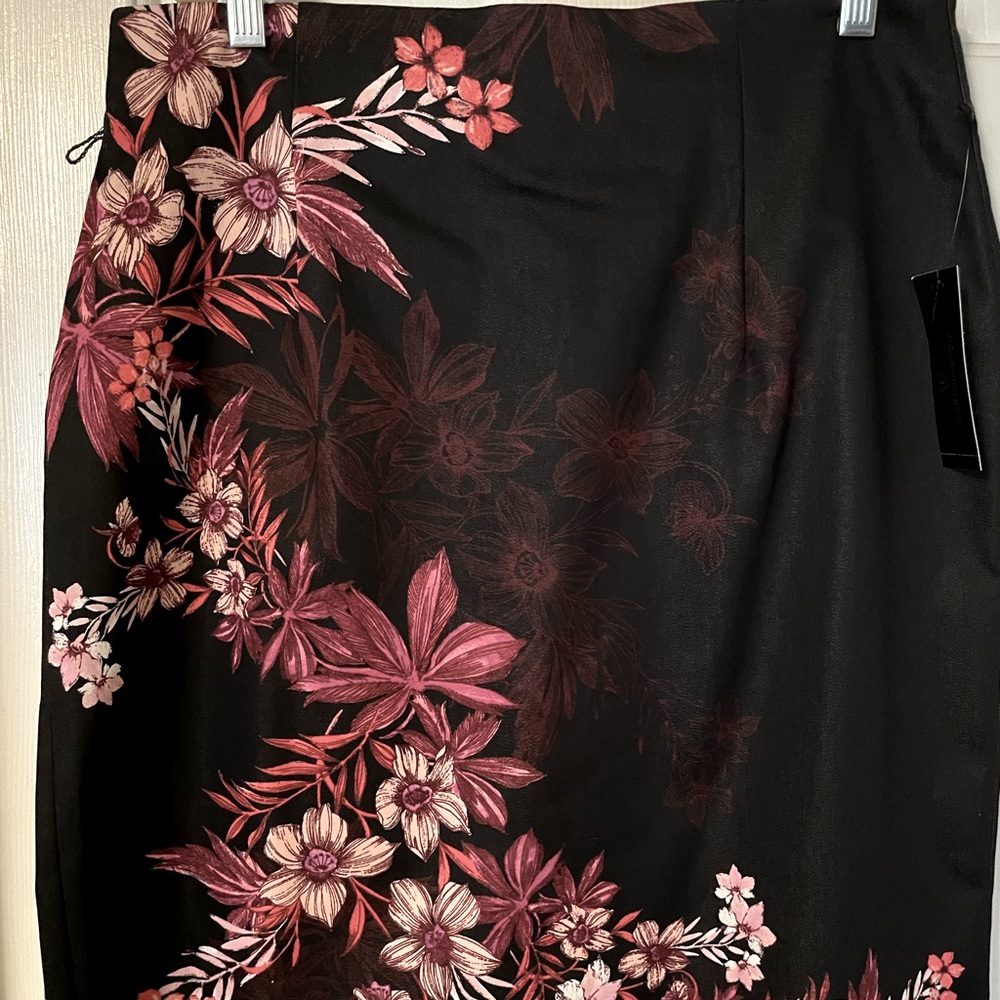 Worthington brand black pencil skirt.